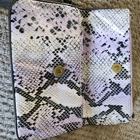 Vera Wang purple snake pattern clutch - Picture 2 of 5
